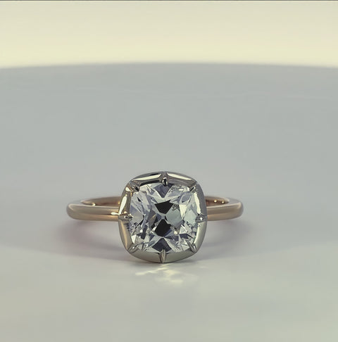 Short video featuring a diamond ring made with white and yellow gold on a white background. 